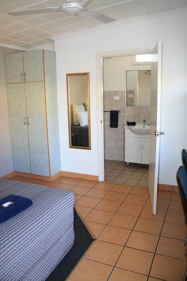 Central Motel Gin Gin エクステリア 写真