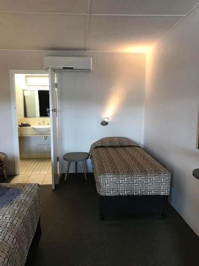 Central Motel Gin Gin エクステリア 写真
