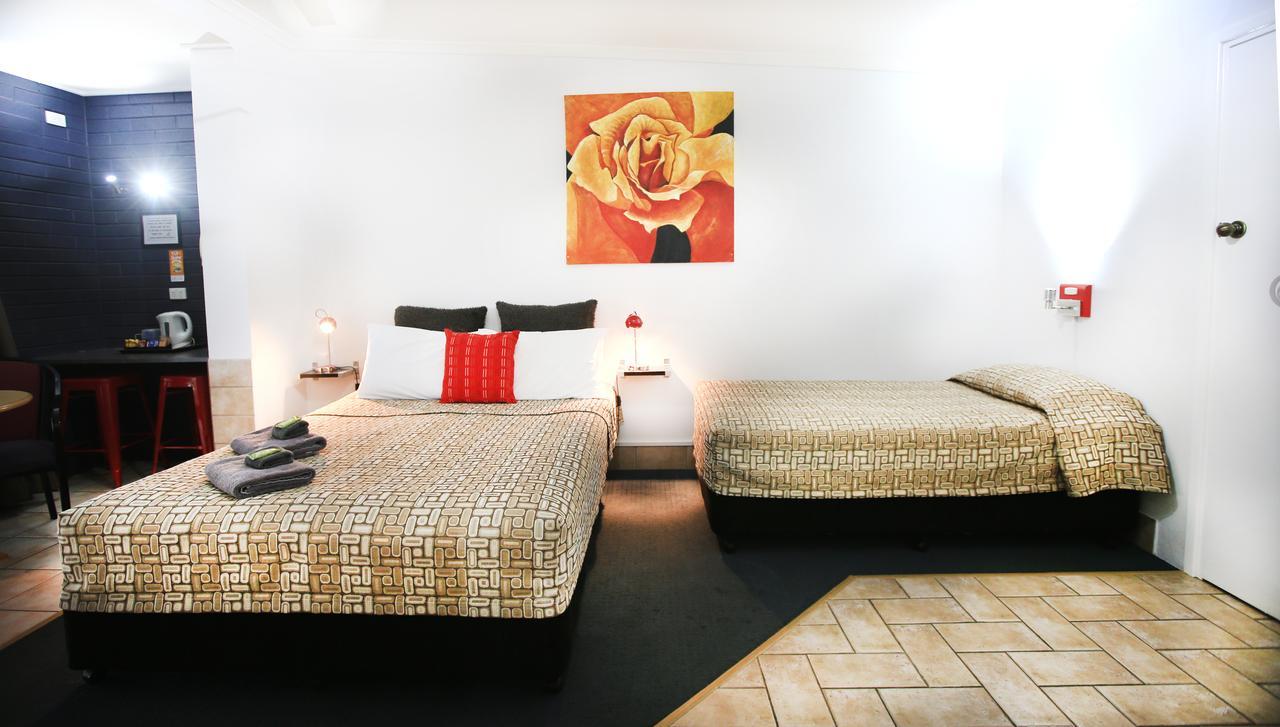 Central Motel Gin Gin エクステリア 写真
