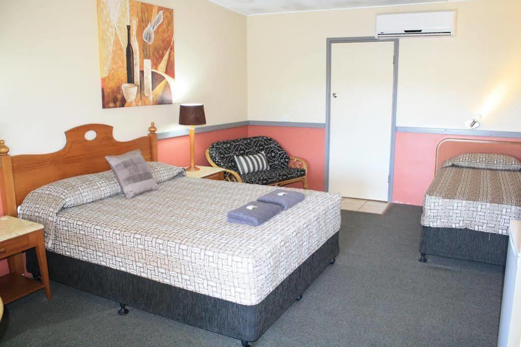 Central Motel Gin Gin エクステリア 写真