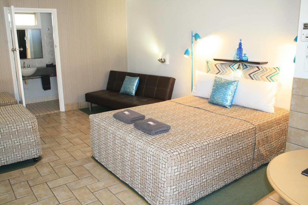 Central Motel Gin Gin エクステリア 写真