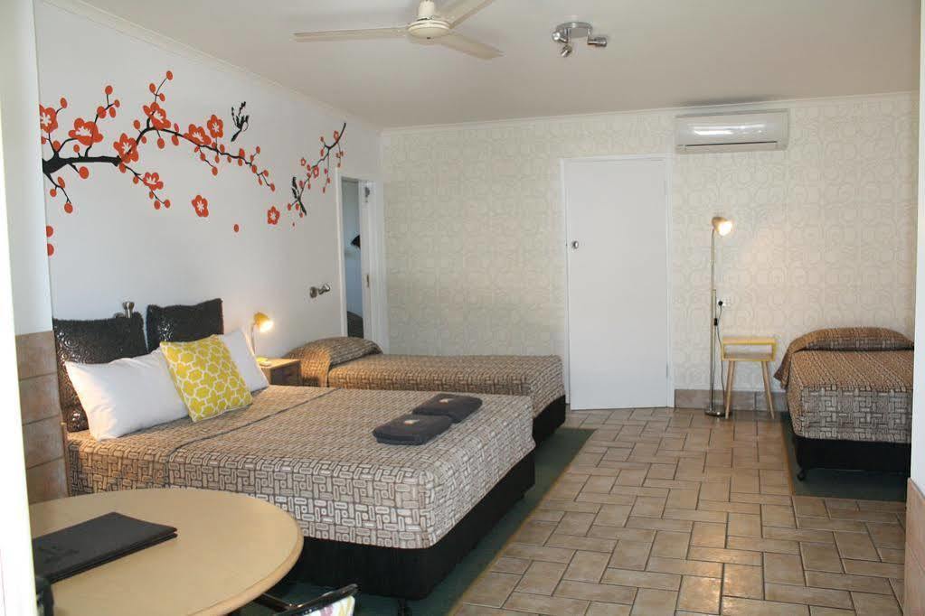 Central Motel Gin Gin エクステリア 写真